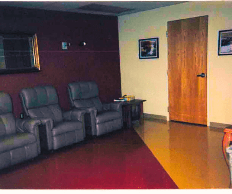 In 1998, in conjunction with Charleston Area Medical Center, the Ronald McDonald House Family Room opened on the 4th floor at CAMC’s Women & Children’s Hospital. At the time, it was only the 3rd RMHC Family Room to open in the country.